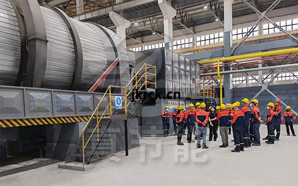 豆(dou)渣(zha)烘(hong)幹(gan)設備(bei)案(an)例(li)現(xian)場(chang)