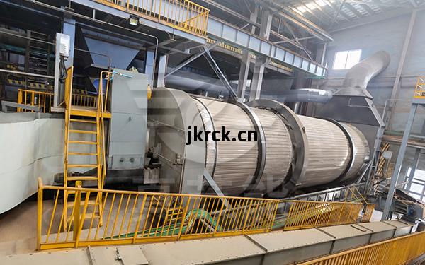 藥渣烘(hong)幹機現場(chang)運(yun)行