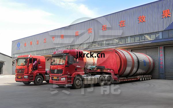 真(zhen)節(jie)能白(bai)酒(jiu)糟(zao)烘(hong)幹(gan)機運(yun)輸(shu)現(xian)場